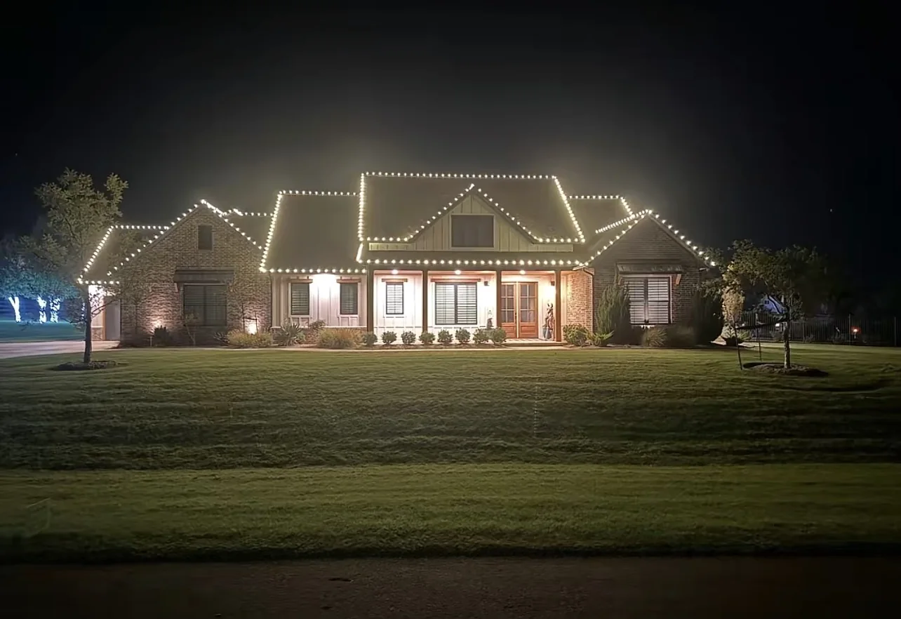 Warm white C9 on every peak of a farmhouse